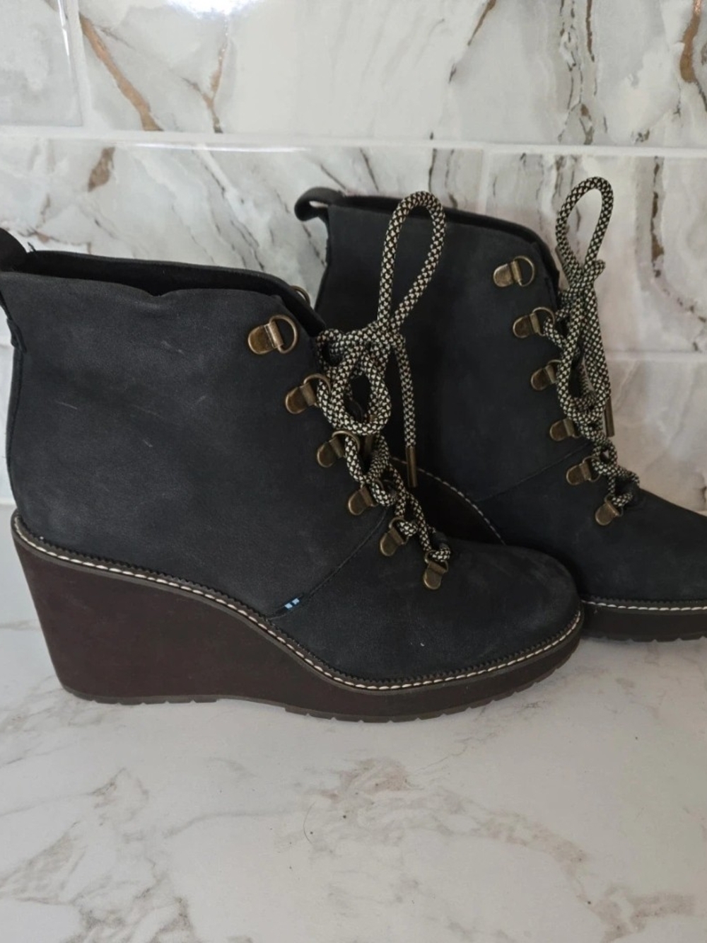 TOMS Black Lace-Up Wedge Ankle Boots – Women’s